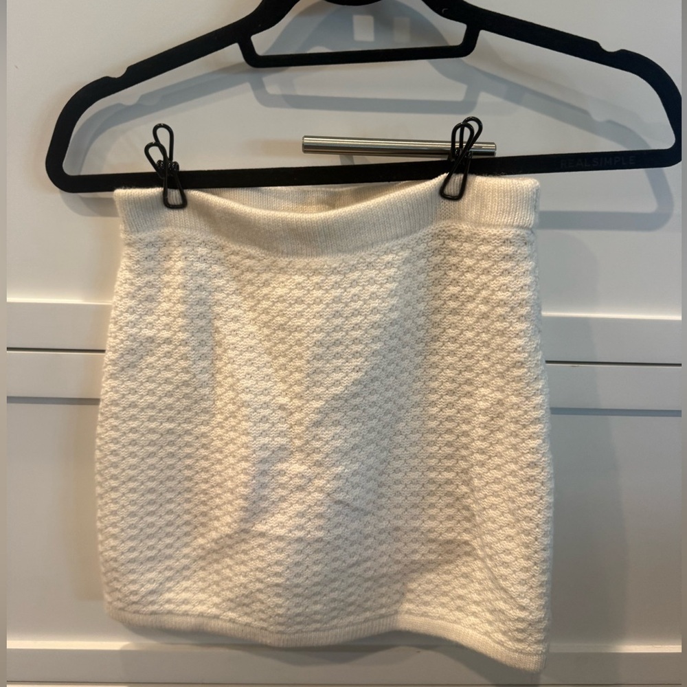 Brand new with tags.  Abercrombie sweater skirt- cream/white.